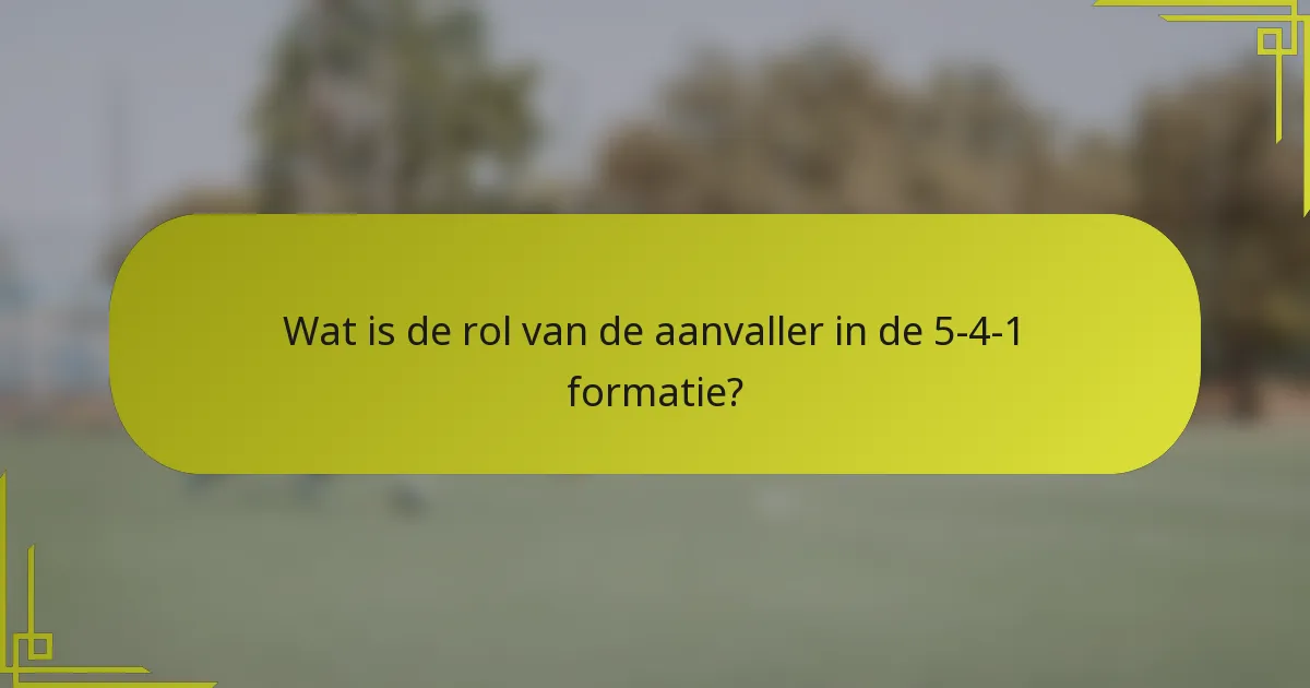 Wat is de rol van de aanvaller in de 5-4-1 formatie?